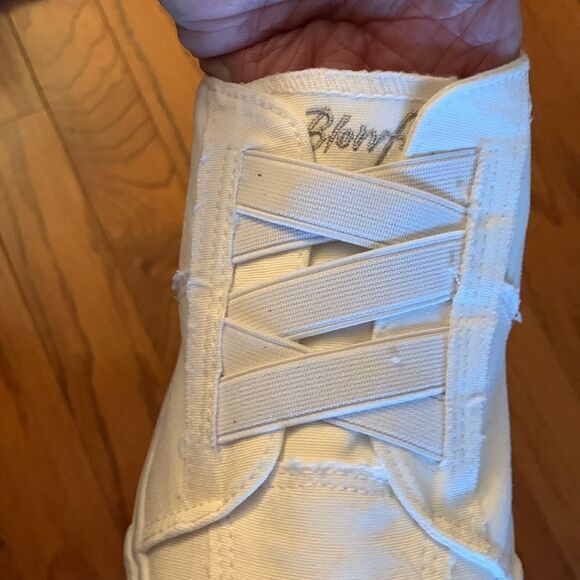 Blowfish Malibu Canvas Size 11 White Slip-on Sneakers. NWOT - Picture 9 of 10